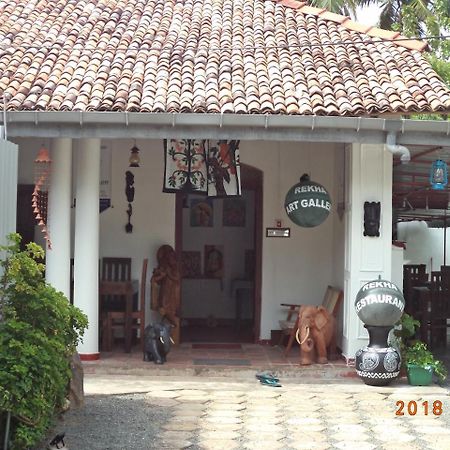 Rekha Art Gallery & Restaurant Bed and Breakfast Mirissa Esterno foto